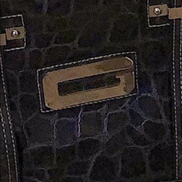 Guess - Picture 3 of 3